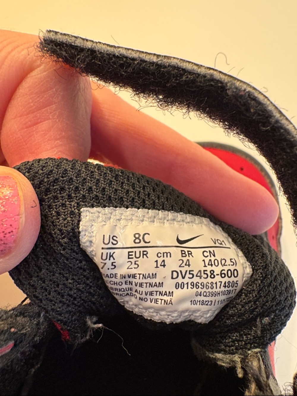 Nike Boys 8C Black & Red Sneakers with Hook-and-Loop Strap - Picture 5 of 5